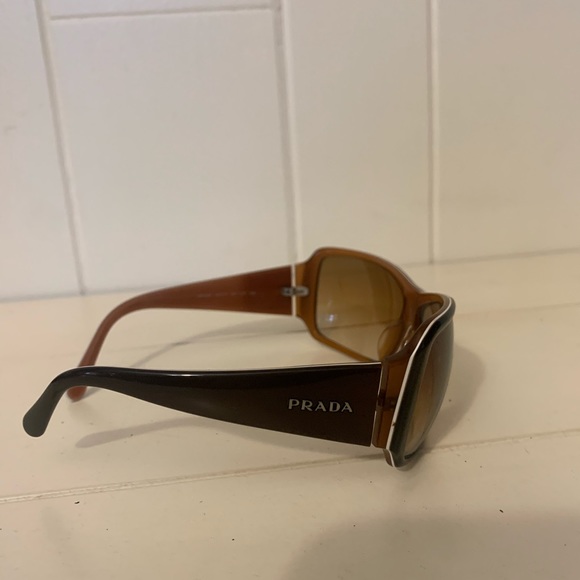 Prada Brown and White Trim Sunglasses. Gold Logo. - Picture 3 of 7